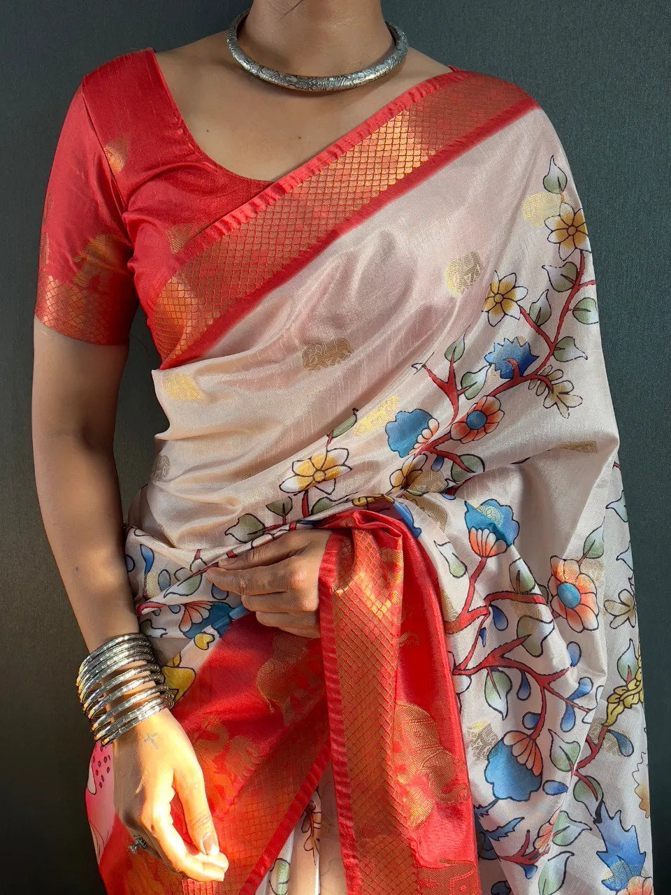 Traditional Handloom Saree with Contrast Pallu