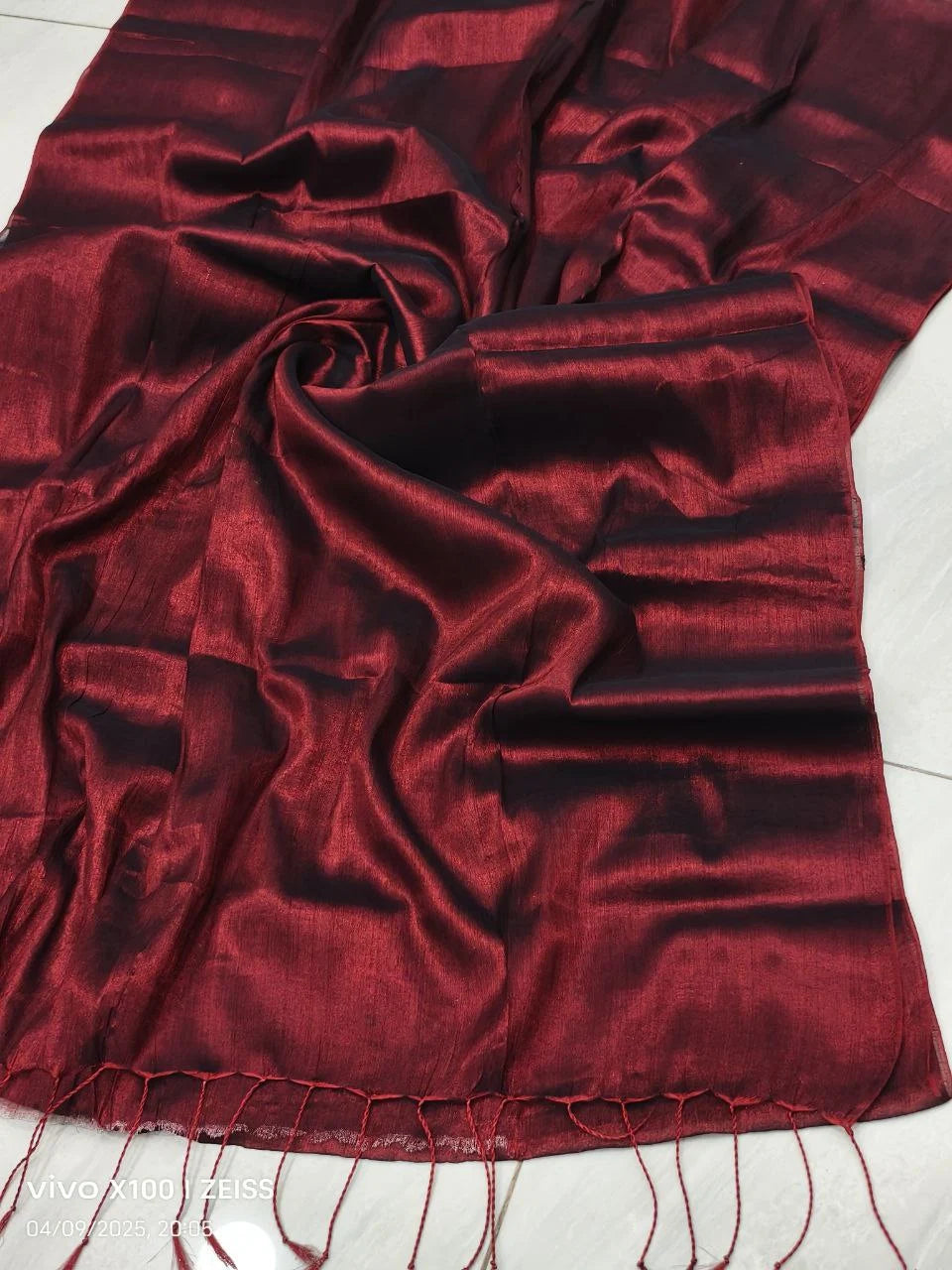 Elegant Dual Tone Shimmer Saree with Soft Silk Finish