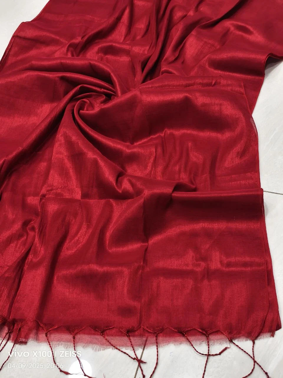 Elegant Dual Tone Shimmer Saree with Soft Silk Finish