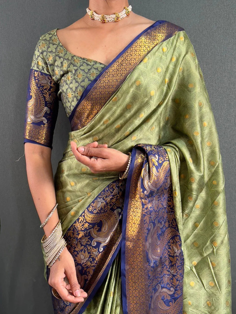 Luxury Silk Saree with Intricate Golden Zari Work