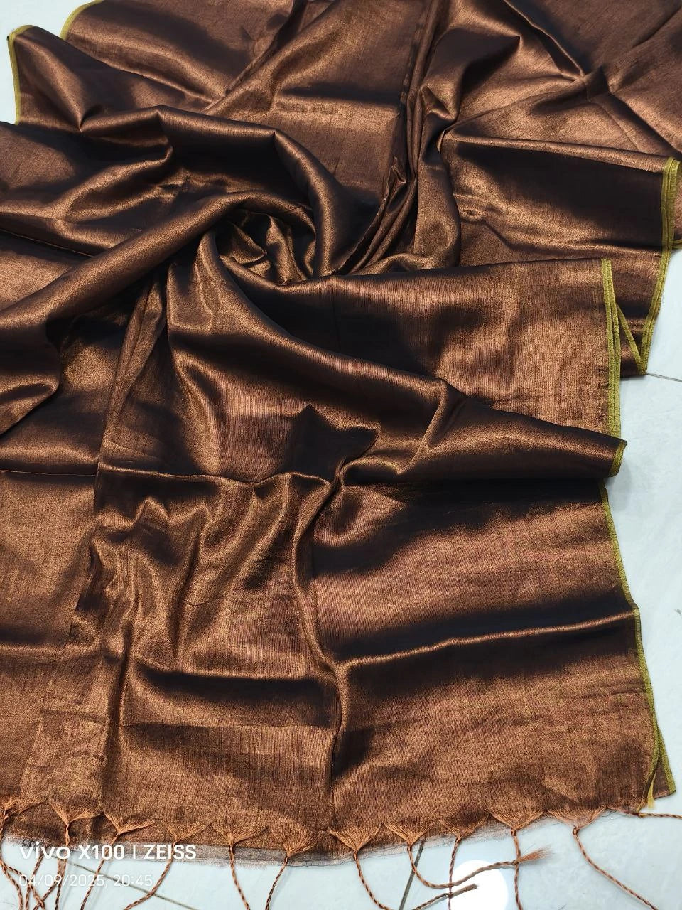 Elegant Dual Tone Shimmer Saree with Soft Silk Finish