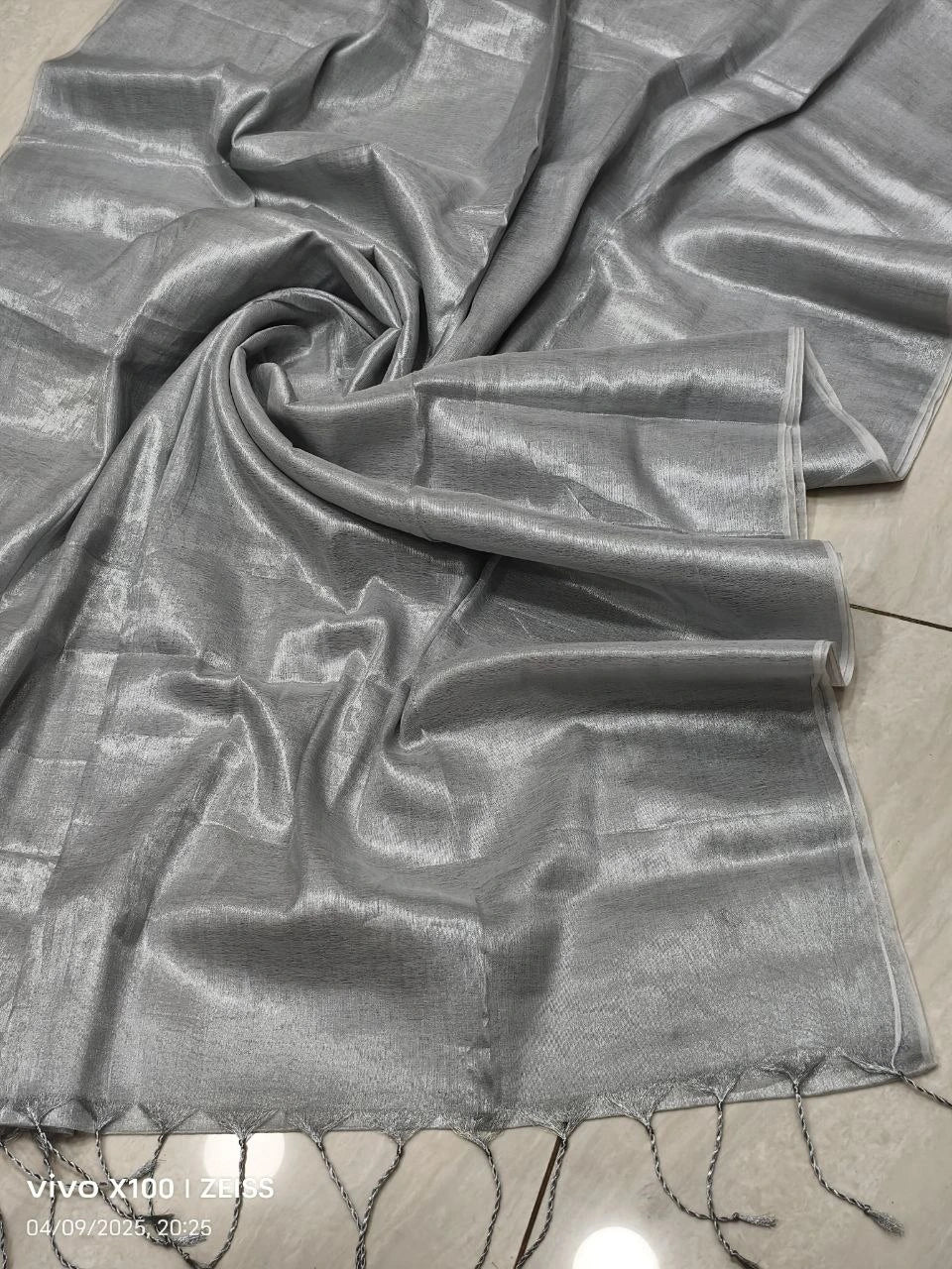 Elegant Dual Tone Shimmer Saree with Soft Silk Finish