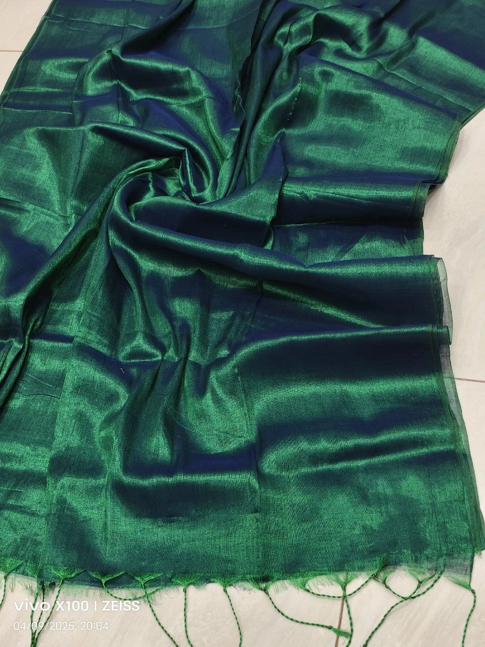 Elegant Dual Tone Shimmer Saree with Soft Silk Finish