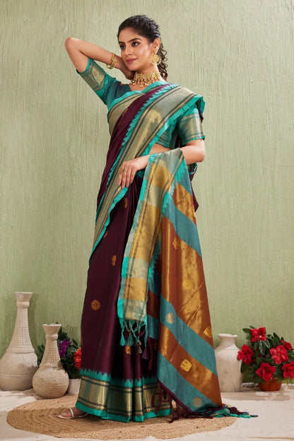 Traditional Kanjivaram Silk Saree with Elegant Checked Zari Design