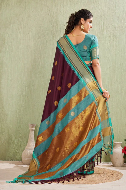 Traditional Kanjivaram Silk Saree with Elegant Checked Zari Design