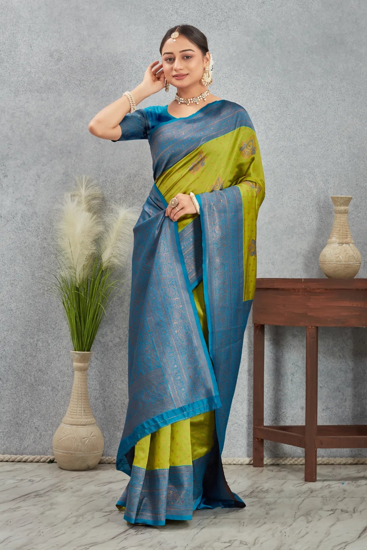 Regal Kanjivaram Silk Saree with Intricate Zari Weave
