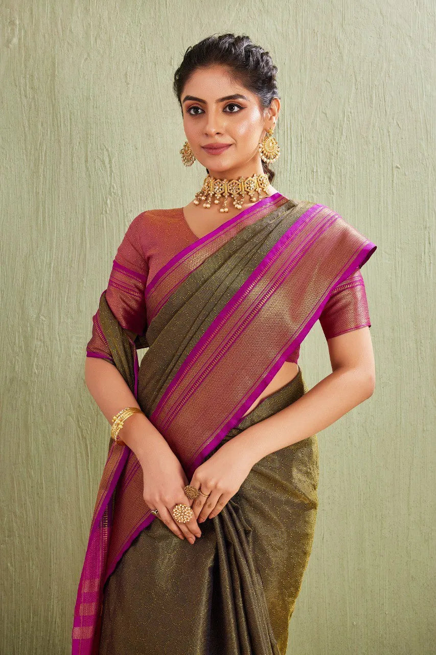 Traditional Kanjivaram Silk Saree with Elegant Checked Zari Design