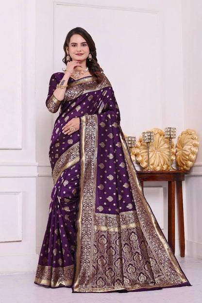 Traditional Banarasi Silk Saree with Luxurious Golden Detailing