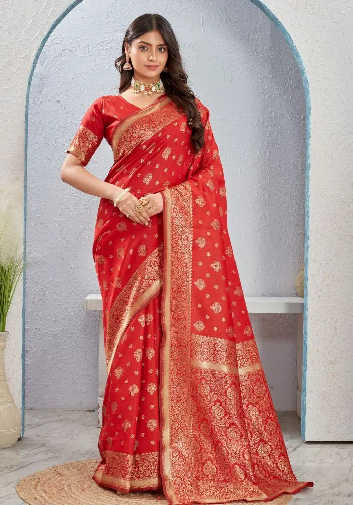 Traditional Banarasi Silk Saree with Luxurious Golden Detailing